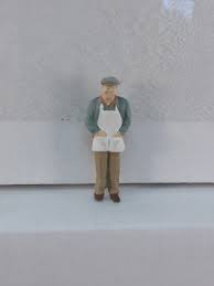 A1123 - Old Man with Apron